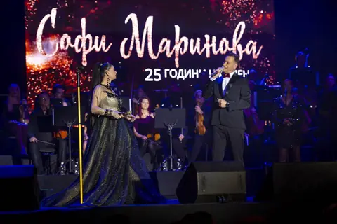 Момент от концерта „50 години“ на Софи Маринова в Арена 8888 - снимка 24 от 28