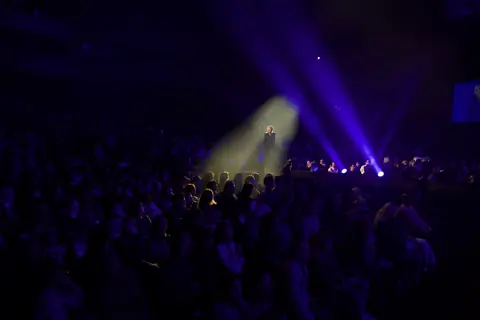 Момент от концерта „Честит рожден ден, Тони!“ на Тони Димитрова в НДК - снимка 16 от 17